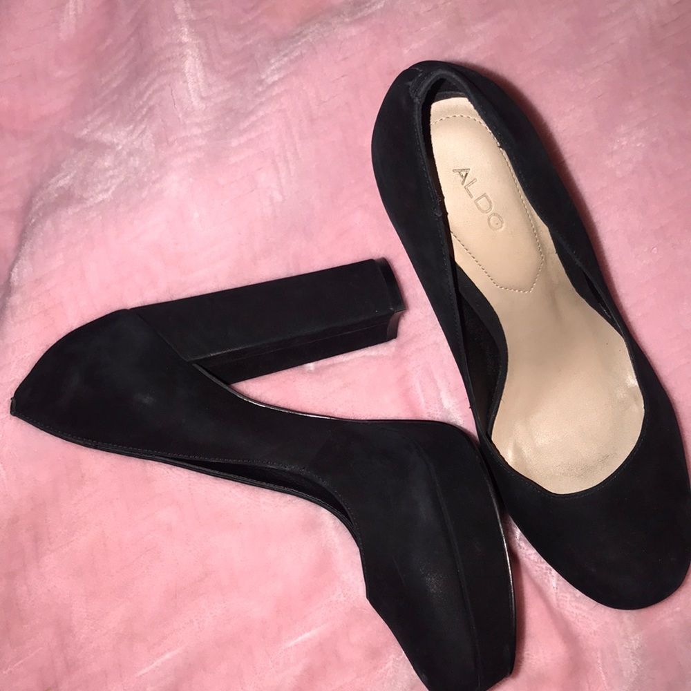 Heels - Picture 2 of 3